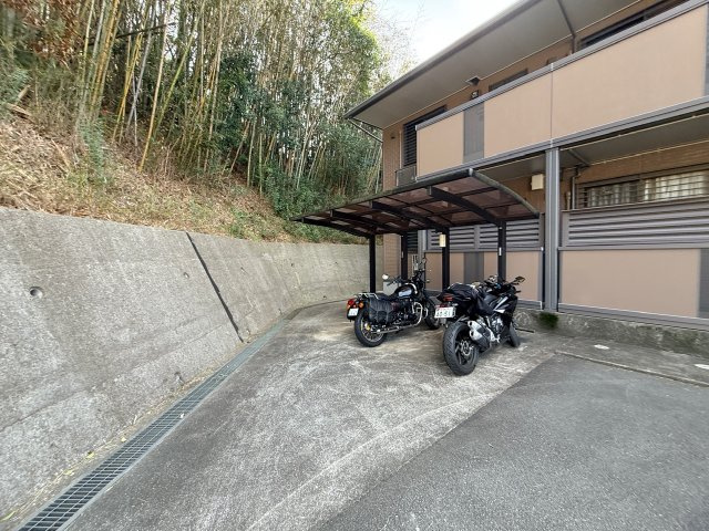 ラスルプレイスの駐車場