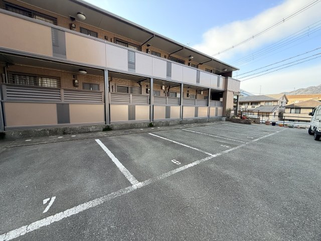 ラスルプレイスの駐車場