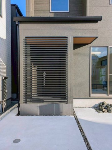 葵区羽鳥４丁目１期全３棟の玄関|nattokuオリジナル商品「N コート」を採用。落ち着く空間となっています。