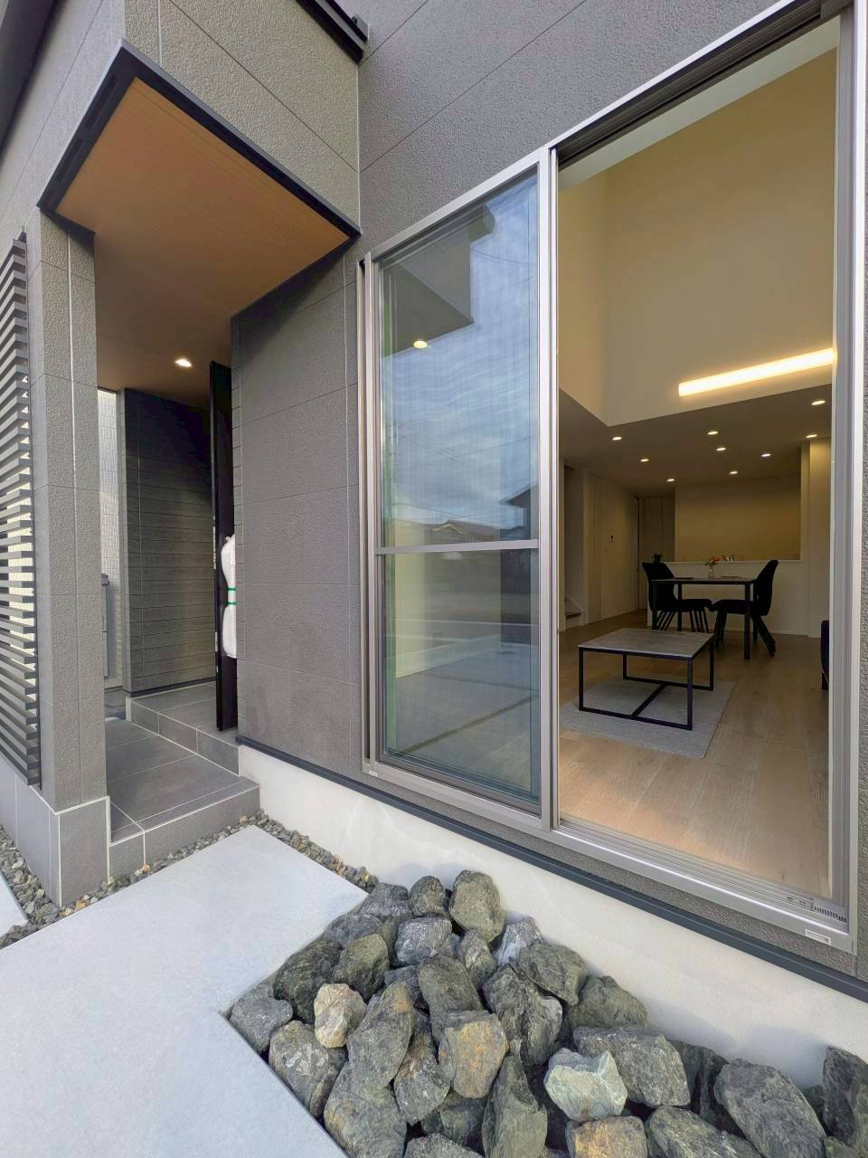 葵区羽鳥４丁目１期全３棟のエントランス