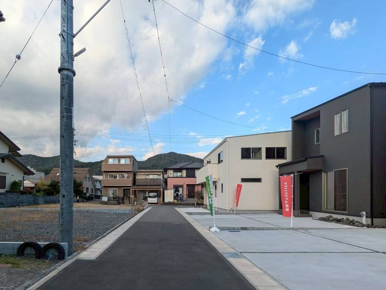 葵区羽鳥４丁目１期全３棟の前面道路含む現地写真|幅員６mあり、運転が苦手な方でも駐車がしやすいです。