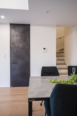 葵区エリア！ 小中学校まで近い好立地の新築分譲住宅の居間・リビング