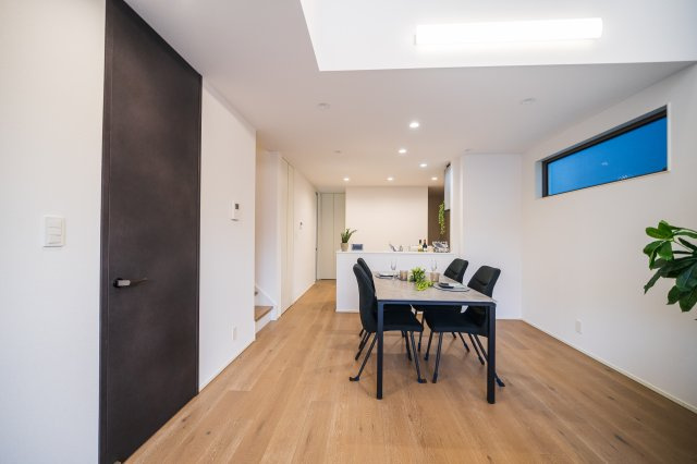 葵区羽鳥４丁目１期全３棟の居間・リビング