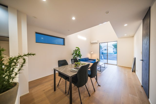 葵区羽鳥４丁目１期全３棟の居間・リビング