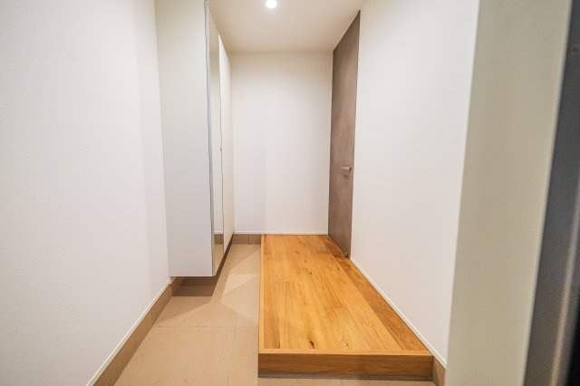 葵区羽鳥４丁目１期全３棟の玄関