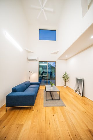 葵区エリア！ 小中学校まで近い好立地の新築分譲住宅の居間・リビング