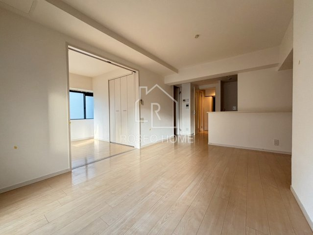 カップドリンべの居間・リビング|同マンション別部屋：参考写真