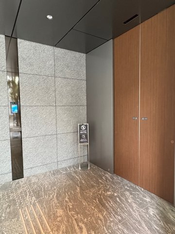 クラッシィタワー新宿御苑のエントランス