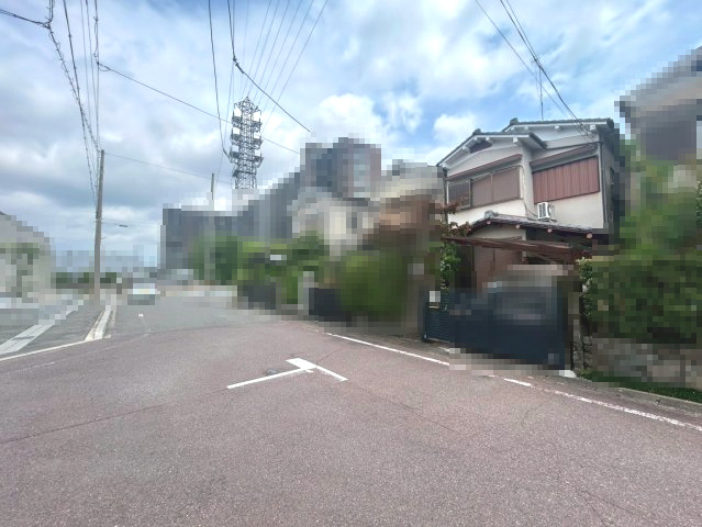 【成約済】向日市寺戸町八ノ坪の前面道路含む現地写真|前面道路含む現地写真です
（R7.12.20撮影、解体更地済み）