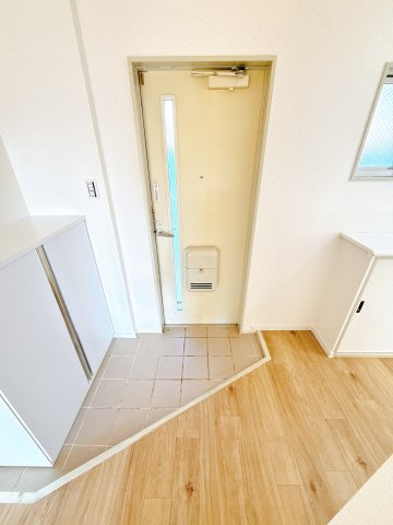 千葉市中央区都町１丁目のアパートの玄関