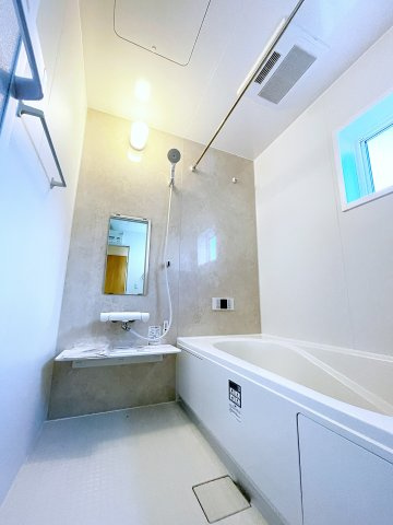 新築戸建・新築建売　いわき市平下平窪１期　平四小・平一中の浴室|浴室乾燥機付き＆小窓付きなのでカビの発生を抑制！浴室を清潔に保つことができます！