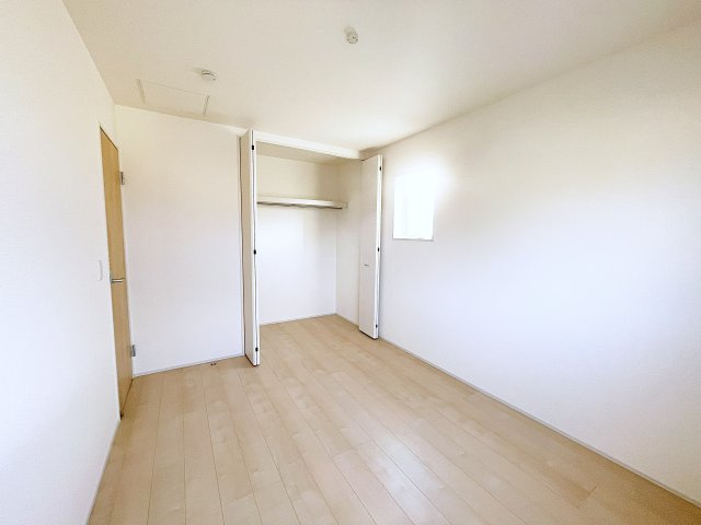 新築戸建・新築建売　いわき市平下平窪１期　平四小・平一中の洋室|6帖の洋室はシンプルなので色々なテイストのインテリアも合いそうですね！