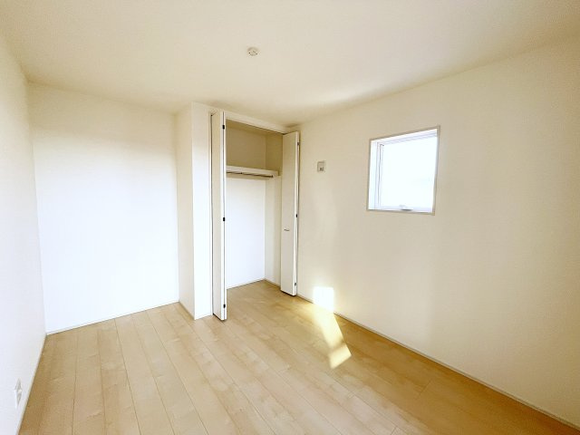 新築戸建・新築建売　いわき市平下平窪１期　平四小・平一中の洋室|5.5帖の洋室は2面採光でたっぷりと日差しが入り明るいお部屋です！