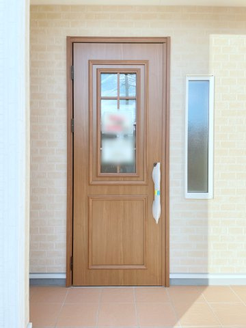 新築戸建・新築建売　いわき市平下平窪１期　平四小・平一中の玄関|モニター付きインターホンで訪問者を確認できるので、防犯対策やプライバシー保護など安心です！