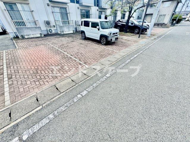 シャーメゾン深町の駐車場|高崎、前橋、伊勢崎エリアのお部屋探しはエンドスケープまで！お客様の理想お聞かせ下さい♪