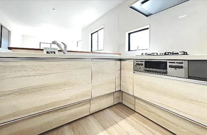 【未入居】川越市今成１期 １号棟のキッチン|L字型の使い勝手の良いシステムキッチンです！