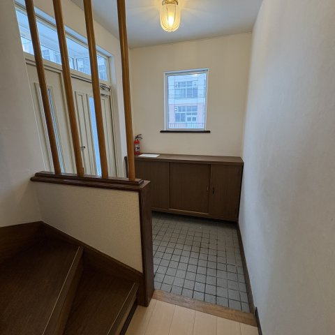 室蘭市宮の森町2丁目1-43戸建の玄関