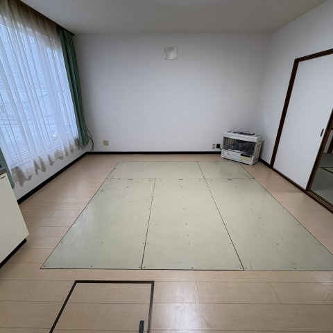 室蘭市宮の森町2丁目1-43戸建の居間・リビング