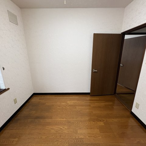 室蘭市宮の森町2丁目1-43戸建の洋室