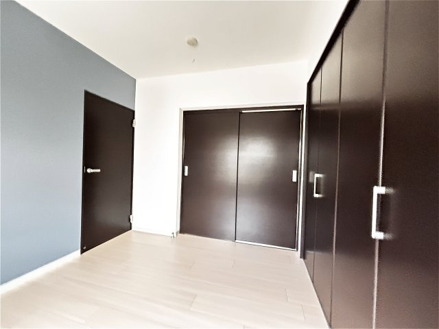 ロイヤルマンション１号棟の洋室