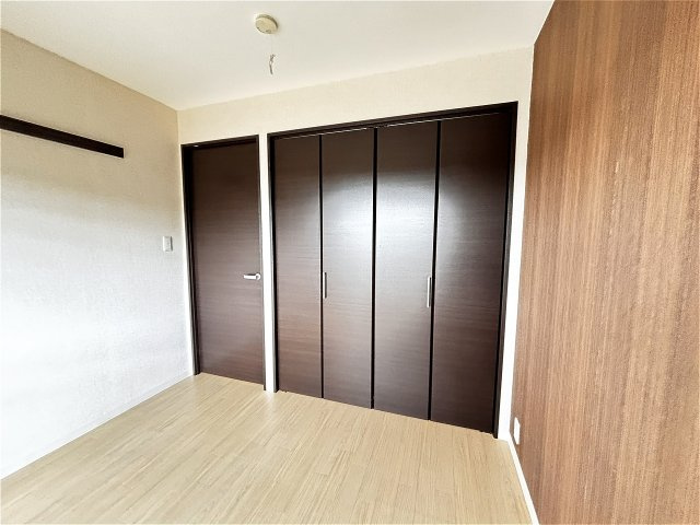 ロイヤルマンション１号棟の洋室