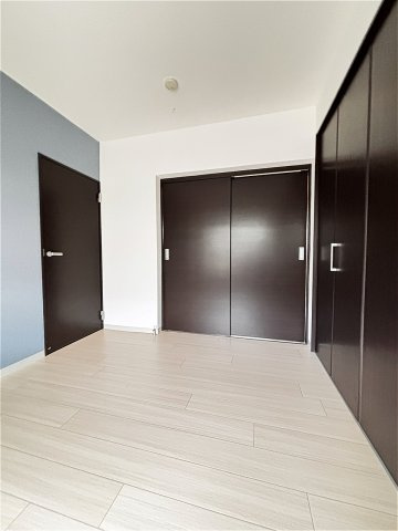 ロイヤルマンション１号棟の洋室