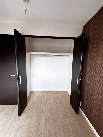 ロイヤルマンション１号棟の居間・リビング