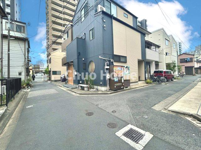 足立区千住東1丁目中古住宅の前面道路含む現地写真|全面道路