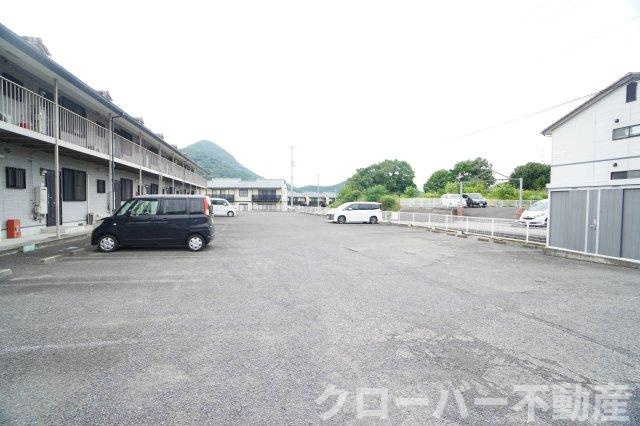 ピュアコートAの駐車場