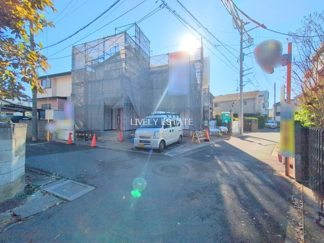草加市手代1丁目 新築分譲住宅の前面道路含む現地写真