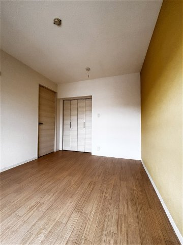 ロイヤルマンション2号棟の洋室