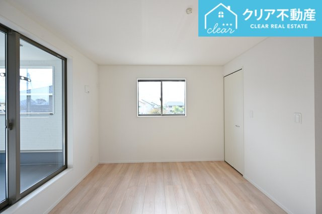 【収納】 | 太田市下田島町第5　クレイドルガーデン　２号棟 | 日当たりのよい寝室は大容量のウォークインクローゼット付き！