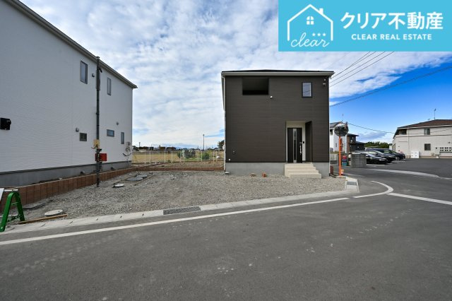 【駐車場】 | 太田市下田島町第5　クレイドルガーデン　２号棟 | 並列３台駐車可能なゆとりのカースペース！