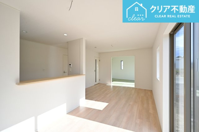 【居間・リビング】 | 太田市下田島町第5　クレイドルガーデン　２号棟 | 家族揃っての食事が楽しくなる広々としたダイニング♪