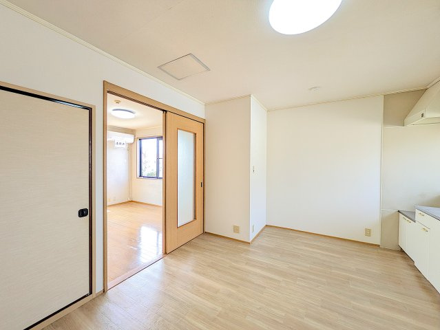 メゾンアージュの居間・リビング