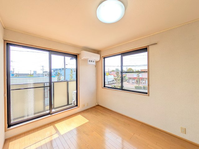 メゾンアージュの居間・リビング