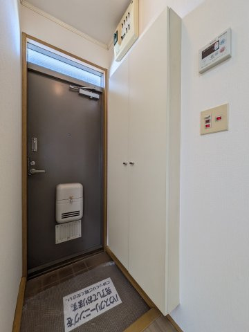 メゾンアージュの玄関