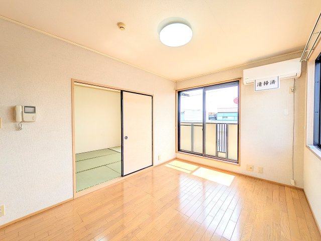 メゾンアージュの居間・リビング