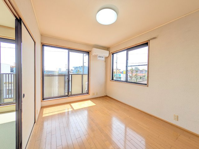 メゾンアージュの居間・リビング