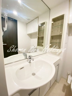 【独立洗面台】 | セルアージュ横須賀ラヴィッサン | 大型ミラーの豪華な独立洗面台♪