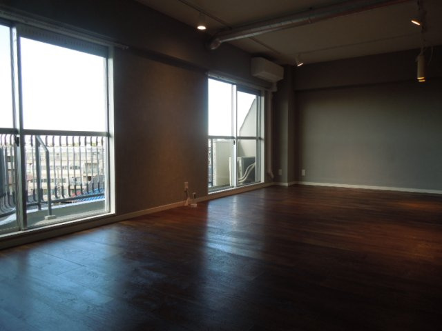 夙川松風公園アーバンライフの居間・リビング|ゆったりとした居間です