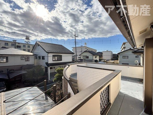 【展望】 | 高崎市倉賀野町　中古住宅 | バルコニーは駐車場横の階段からもアクセス可能です！