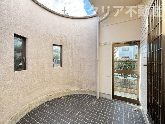 【その他】 | 高崎市倉賀野町　中古住宅 | ランドリールーム：リビング、駐車場、玄関横の３箇所から出入りできます。