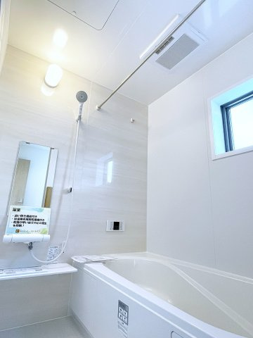 新築戸建・新築建売　いわき市平下平窪１期　平四小・平一中の浴室|浴室乾燥機付きで小窓がついているので簡単に換気が可能です！洗濯物干しもできるので便利！