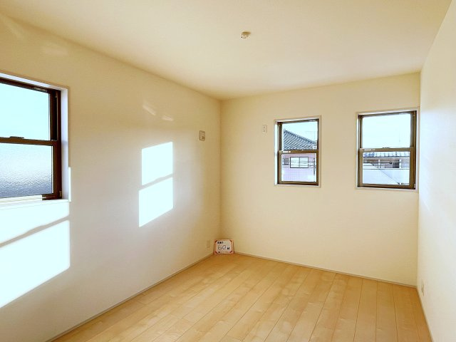 新築戸建・新築建売　いわき市平下平窪１期　平四小・平一中の洋室|6帖の洋室はシンプルなので色々なテイストのインテリアも合いそうですね！