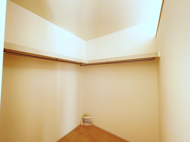 新築戸建・新築建売　いわき市平下平窪１期　平四小・平一中の収納|WICはハンガーパイプがついているので衣類がきれいに整理整頓できます！