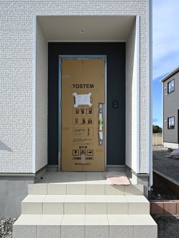 【玄関】 | 太田市下田島町第5　クレイドルガーデン　４号棟 | 玄関はディンプルキー＆ダブルロックドア採用で防犯対策もバッチリです！