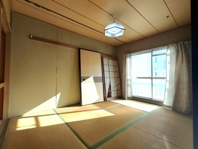 早稲田団地3-23-3号棟の和室|柔らかい畳が心地よい和室