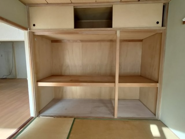 早稲田団地3-23-3号棟の収納|ちょっとした収納スペースも充実しています