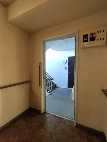 早稲田団地3-23-3号棟の玄関|落ち着いた玄関です